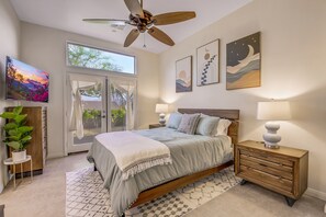 3 habitaciones, escritorio y tabla de planchar con plancha 