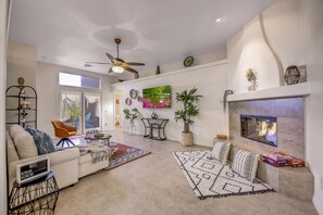 Smart-TV, Kamin, Videospiele