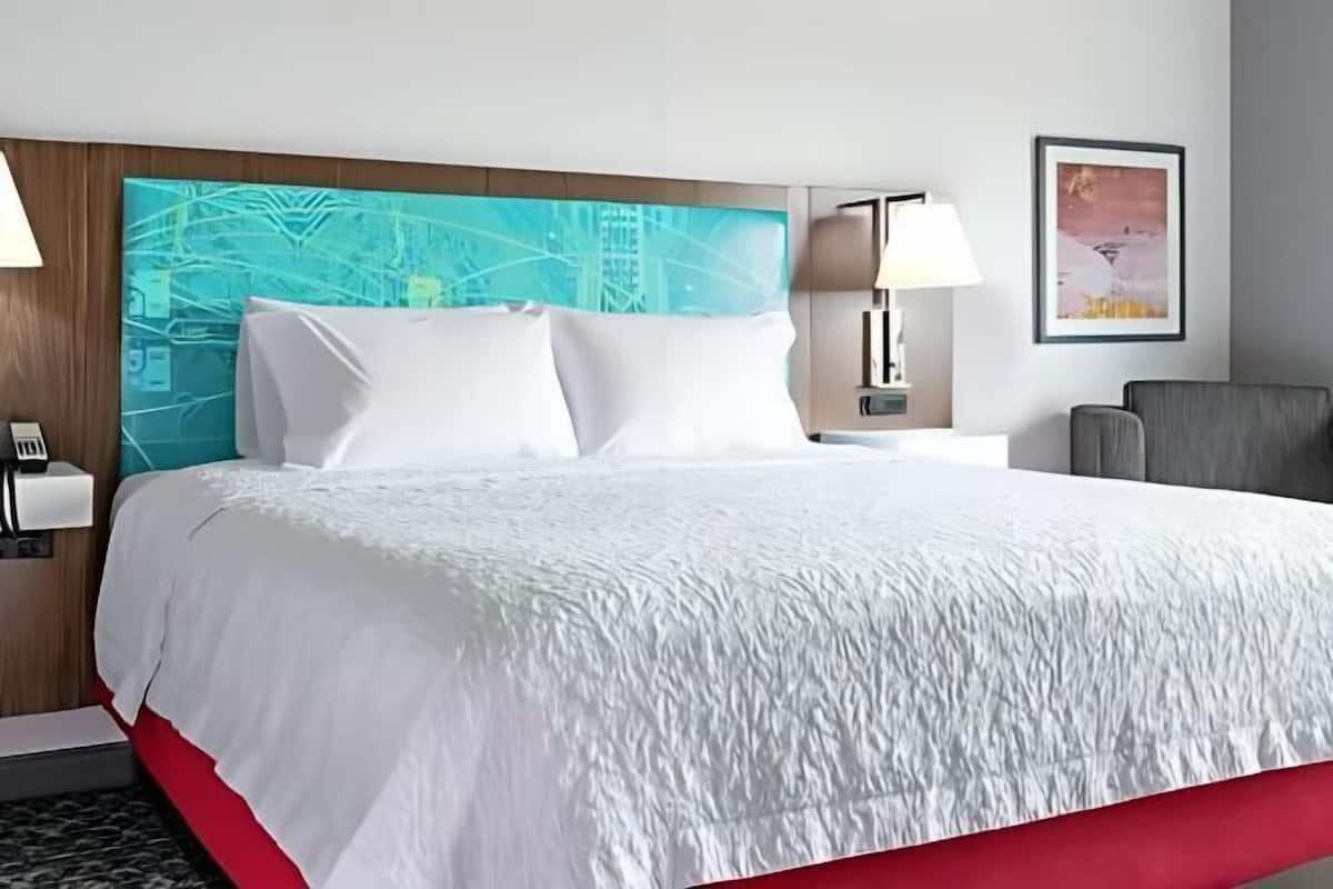 In-room safe, bed sheets