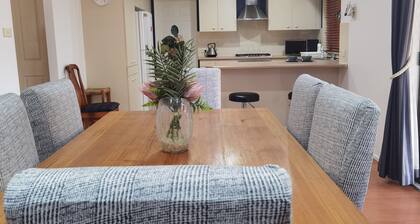 Cheerful 4-bedroom home with natural backyard