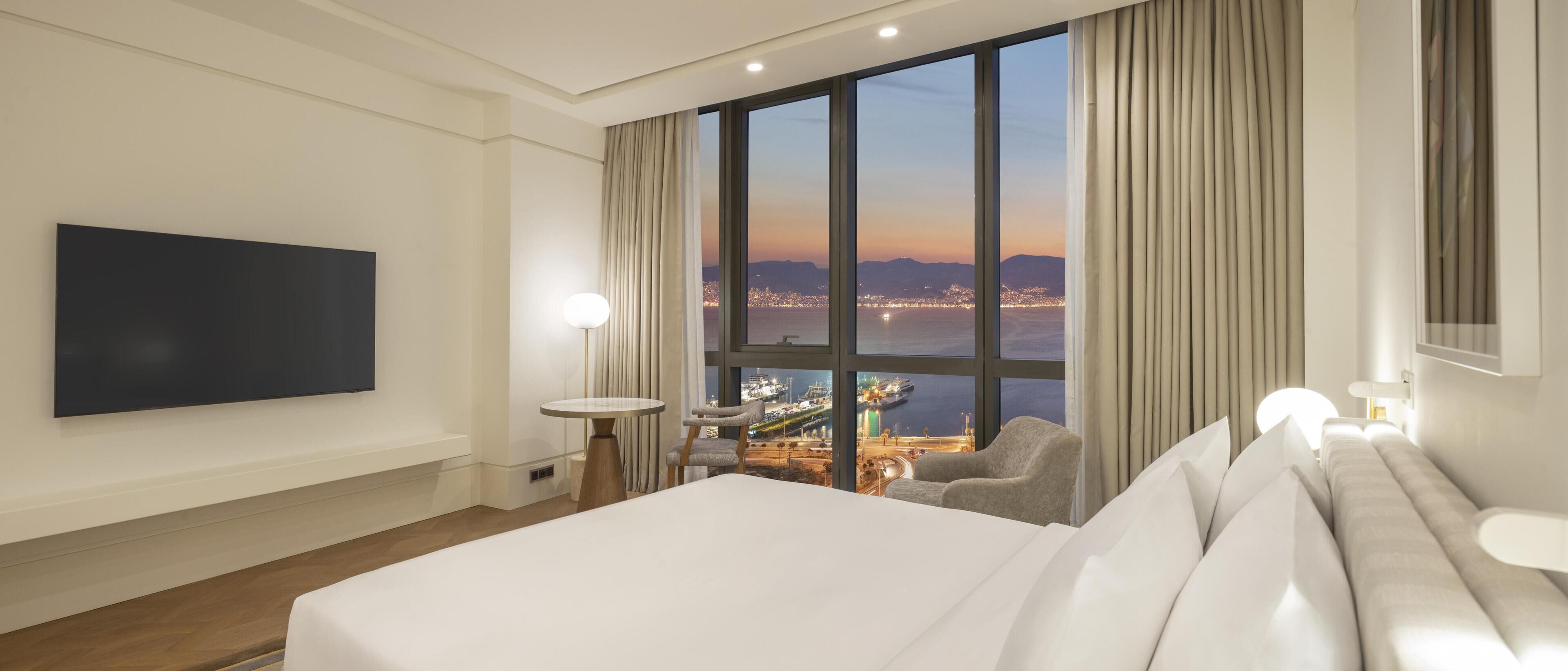 Hochwertige Bettwaren, Daunenbettdecken, Minibar, Zimmersafe