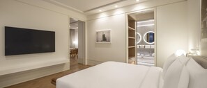 Luxe beddengoed, donsdekens, een minibar, een kluis op de kamer