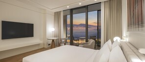 Kamer, 1 kingsize bed | Luxe beddengoed, donsdekens, een minibar, een kluis op de kamer