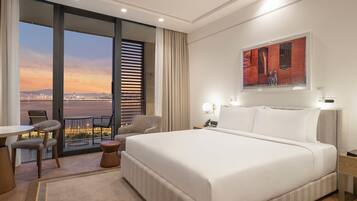 Deluxe-Zimmer, 1 King-Bett | Hochwertige Bettwaren, Daunenbettdecken, Minibar, Zimmersafe