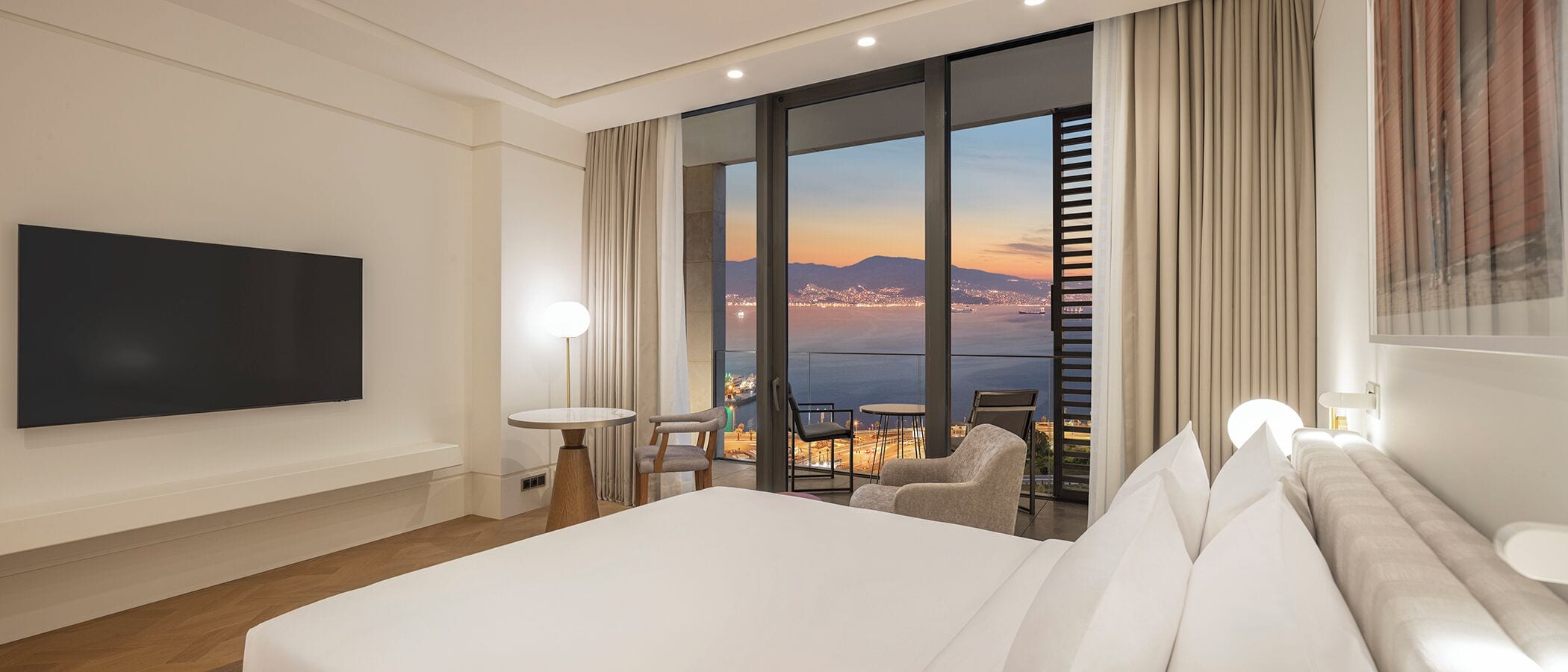 Club Room, 1 King Bed (Club Access)