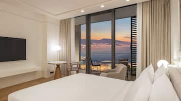 Club Room, 1 King Bed (Club Access)