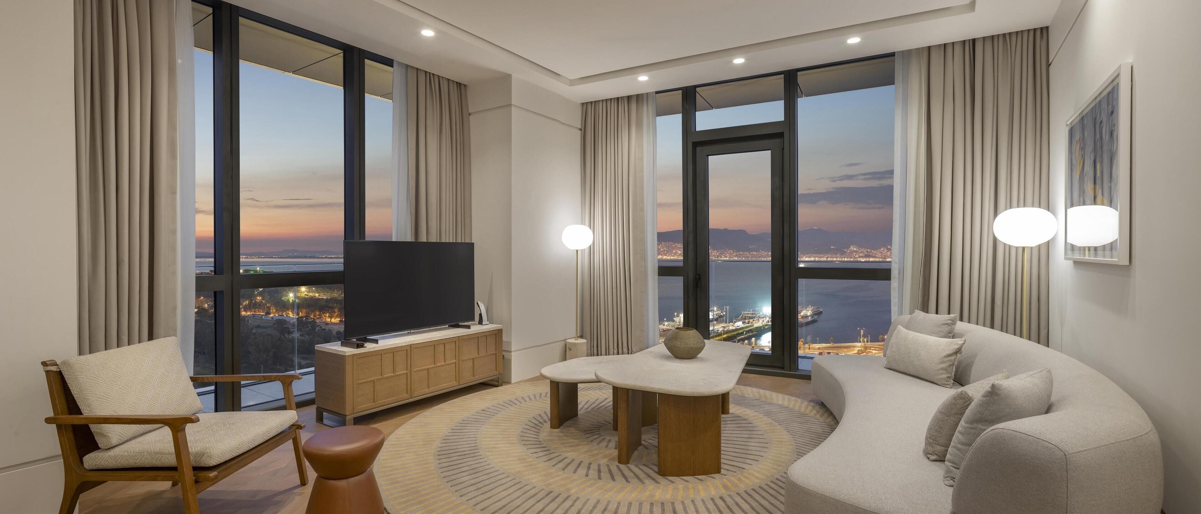 Premium bedding, down comforters, minibar, in-room safe