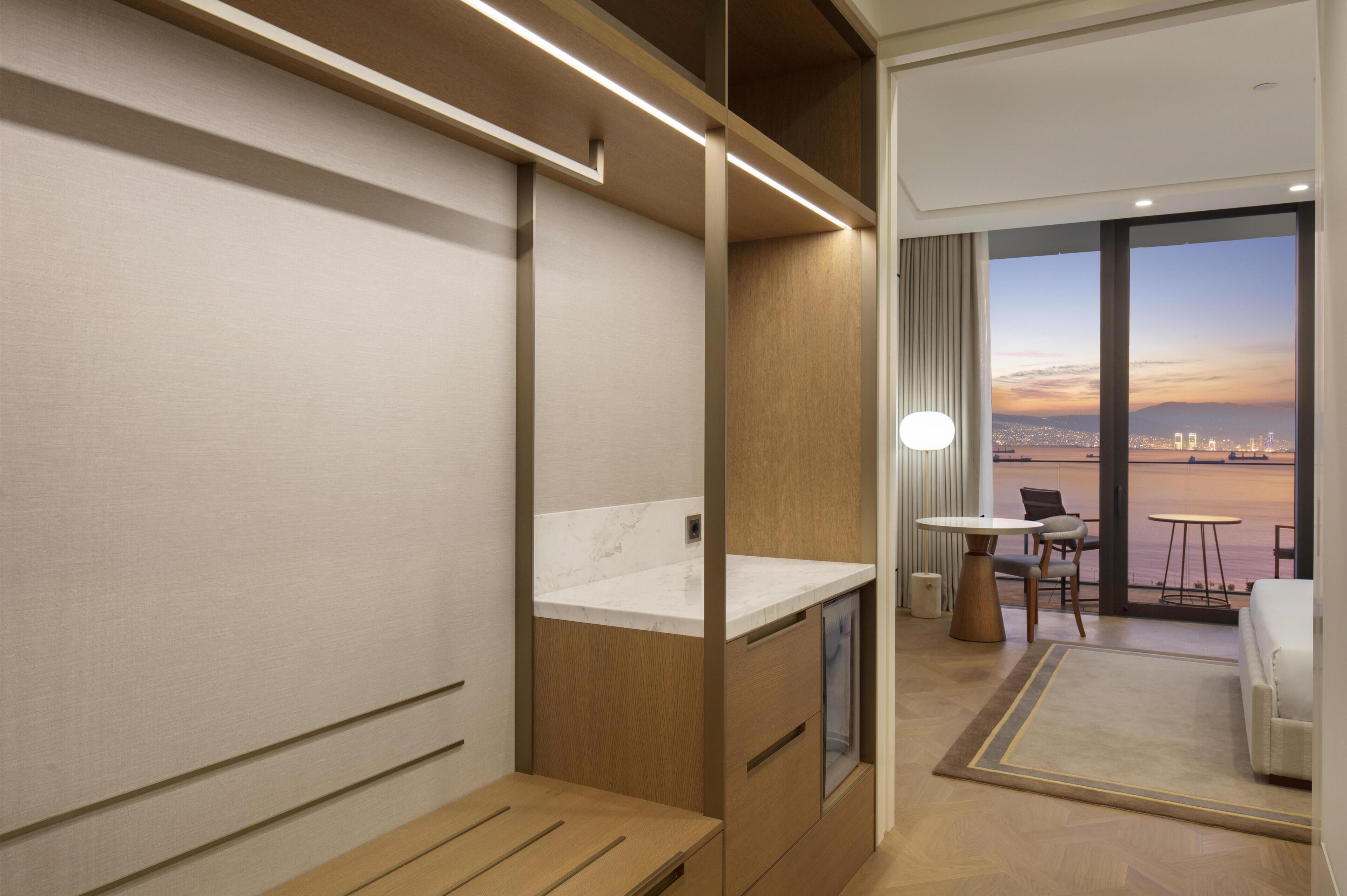 高級寢具、羽絨被、迷你吧、客房內保險箱