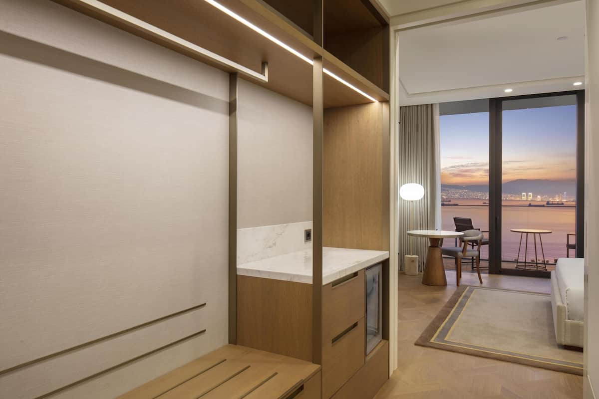 高級寢具、羽絨被、迷你吧、客房內保險箱