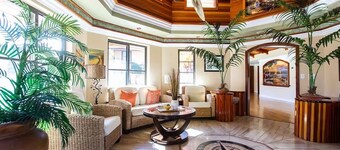 Serene Business-Friendly Getaway ~ ♛Queen Bed, Pkg