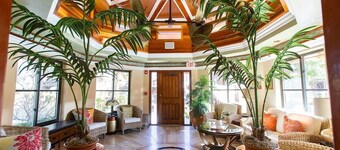 Serene Business-Friendly Getaway ~ ♛Queen Bed, Pkg