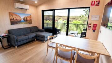 Deluxe 2 Bedroom Duplex Cabin - Sleeps 4 | Área de sala de estar