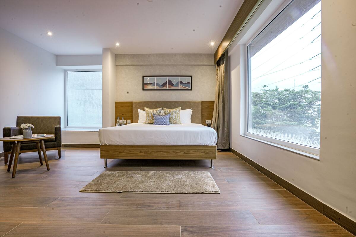 ห้องดีลักซ์ | ผ้าปูที่นอนฝ้ายอียิปต์, เครื่องนอนระดับพรีเมียม, ผ้านวมขนเป็ด