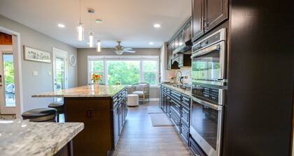 Unique Serenity - Entire Home On Private 3-Acres in Metro. Expo Center, Bourbon