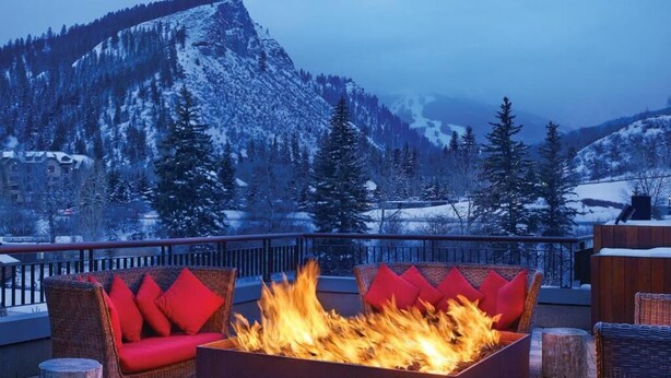 A fire pit with red cushions on a balcony overlooking a snowy mountain landscape. - Westin Riverfront - Beaver Creek - 1 bedroom (Avon)