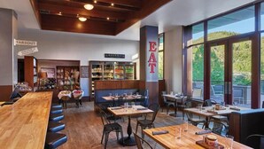 A restaurant with a bar area, outdoor seating, and a view of the outdoors. - Westin Riverfront - Beaver Creek - 1 bedroom (Avon)