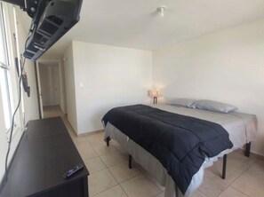 3 chambres, fer et planche à repasser, Wi-Fi, draps fournis