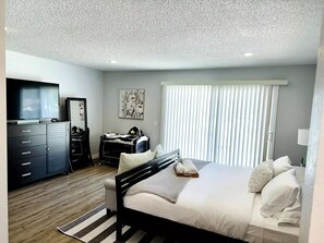 4 bedrooms, desk, iron/ironing board, travel cot - Cactus Casino NEW remodeled next to Yaamava Casino (San Manuel) (Highland)