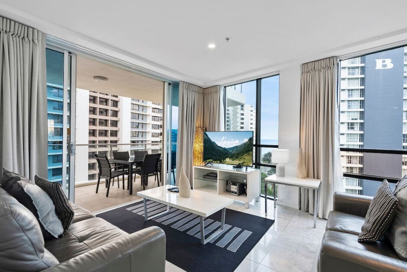 Artique 806 · Ocean side DRIVING RANGE Sauna Pool Gym & Cinema