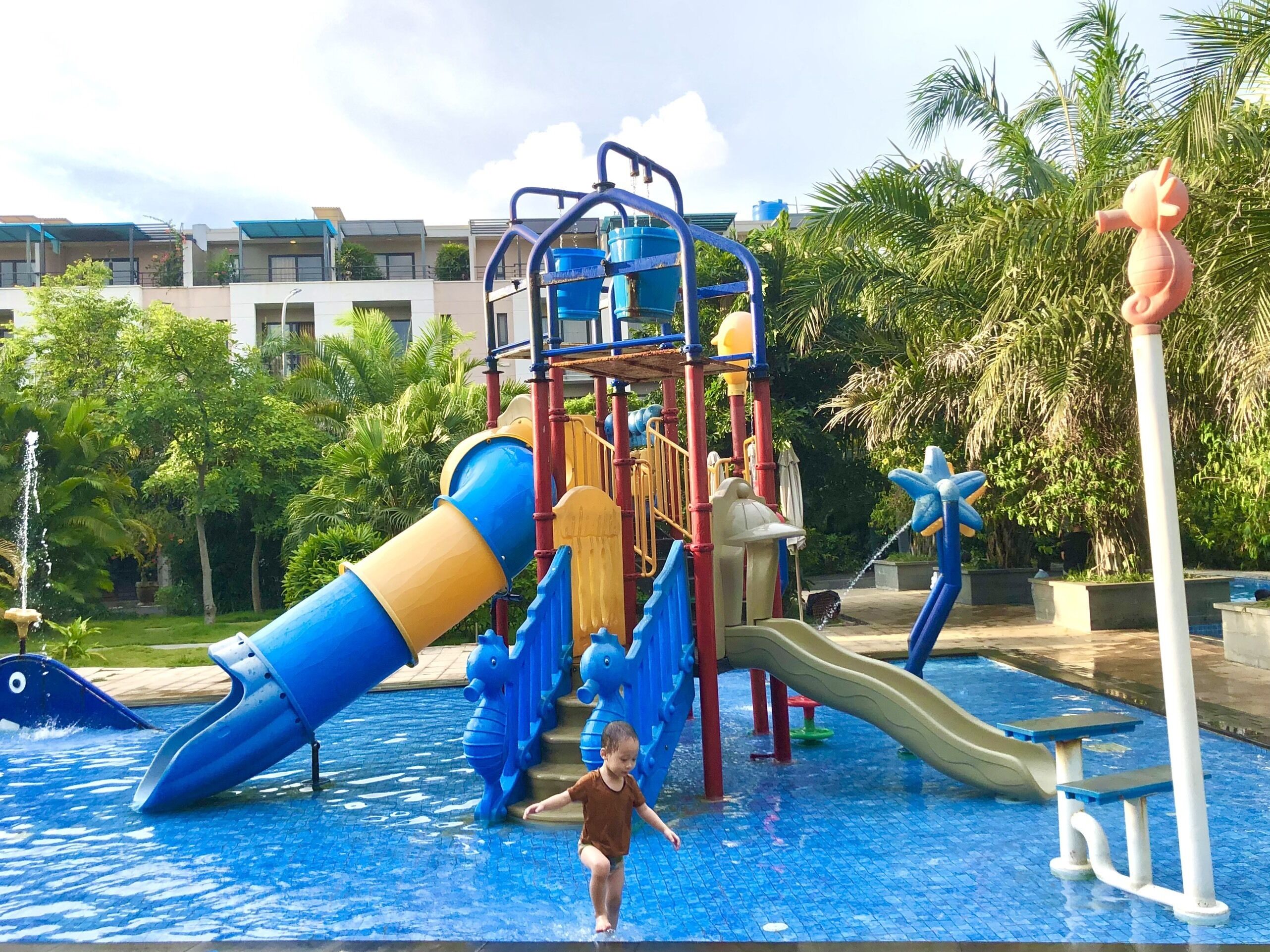 Piscine couverte, piscine extérieure