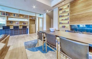 Dining - Rainey St Luxury Condo | Rooftop Pool & Gym (Austin)