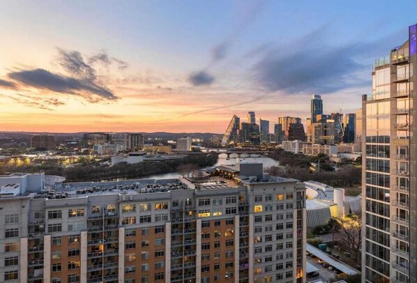 Miscellaneous - Rainey St Luxury Condo | Rooftop Pool & Gym (Austin)