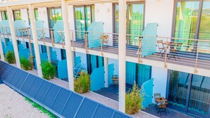 A modern building with multiple balconies, each with outdoor seating and a view of the surrounding area. - Residence al Palace (Vasto)