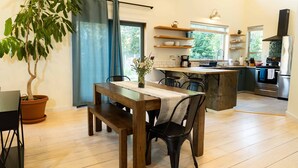 Coffee/tea maker, fridge, microwave, oven - The Winthrop Basecamp: Trailside vacation home—easy walk to Winthrop (Winthrop)