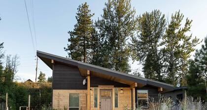 Winthrop Basecamp-new trailside vacation home 15 min walk to downtown!