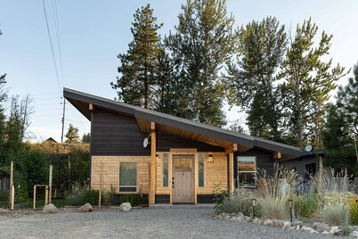 Winthrop Basecamp-new trailside vacation home 15 min walk to downtown!