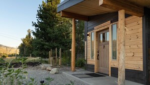 Exterior - The Winthrop Basecamp: Trailside vacation home—easy walk to Winthrop (Winthrop)