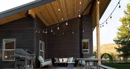 Winthrop Basecamp-new trailside vacation home 15 min walk to downtown!