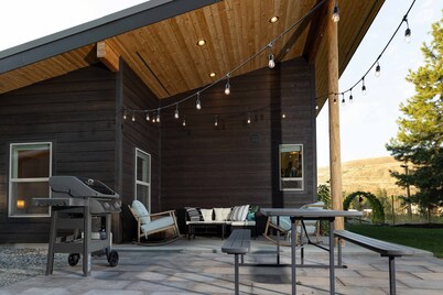 Winthrop Basecamp-new trailside vacation home 15 min walk to downtown!