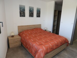 3 bedrooms, iron/ironing board, travel crib, free WiFi - Superb contemporary villa with large private pool (Cuers)