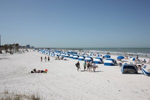 On the beach - Spectacular Views! Just Steps to the Sand! Free Parking, Wi-Fi, Pool, Hot Tub ~ 440 West, Unit 1208N (Clearwater)
