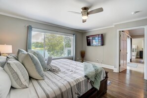 5 bedrooms, desk, iron/ironing board, free WiFi
