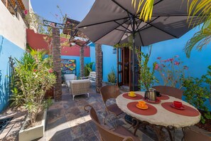 Maison, 2 chambres | Balcon