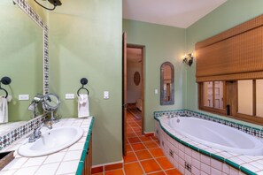 House, 3 Bedrooms | Bathroom