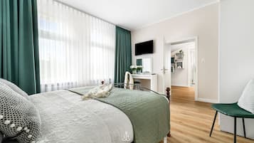 3 bedrooms, iron/ironing board, travel crib, free WiFi