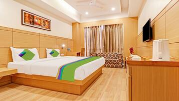 Deluxe Room | Desk, iron/ironing board