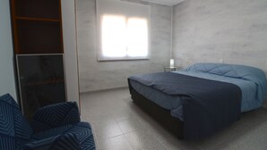 2 室のベッドルーム、アイロン / アイロン台、ベッドシーツ