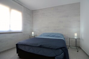 2 bedrooms, iron/ironing board, bed sheets