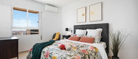 3 bedrooms, desk, free WiFi, bed sheets