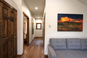 Smart TV - Modern Mountain Lookout (Crested Butte)