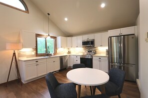 Fridge, microwave, oven, stovetop - Modern Mountain Lookout (Crested Butte)