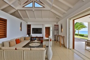 Flachbildfernseher, Netflix, Streaming-Dienste, Stereoanlage