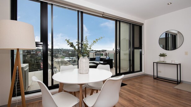 Unclassified image, 1 of 22, button - Aqua Views of the bay in Mornington (Mornington)