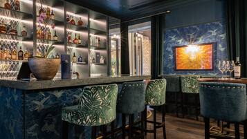 Cocktail bar