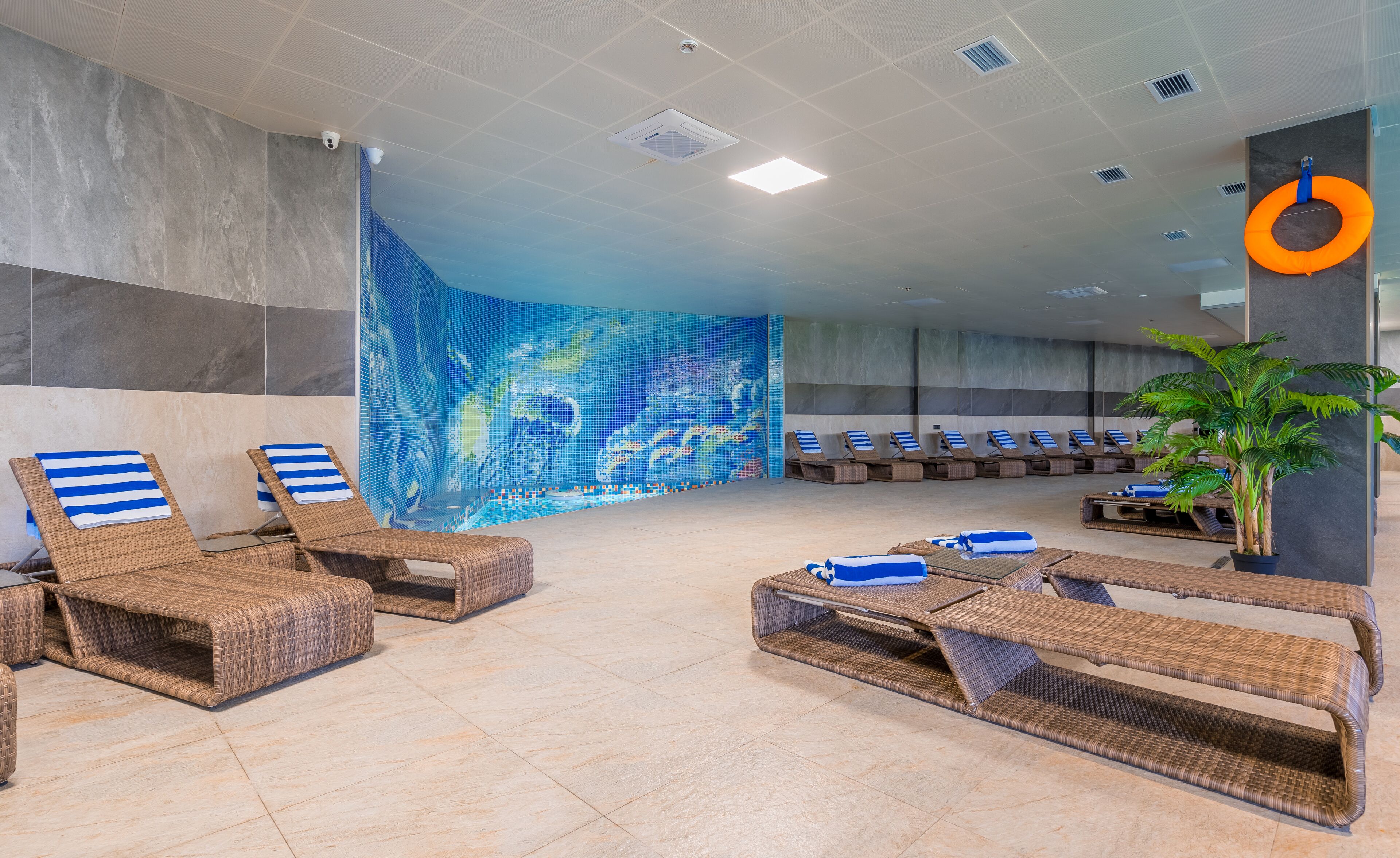 Sauna, hot tub, steam room, hot stone massages, deep-tissue massages