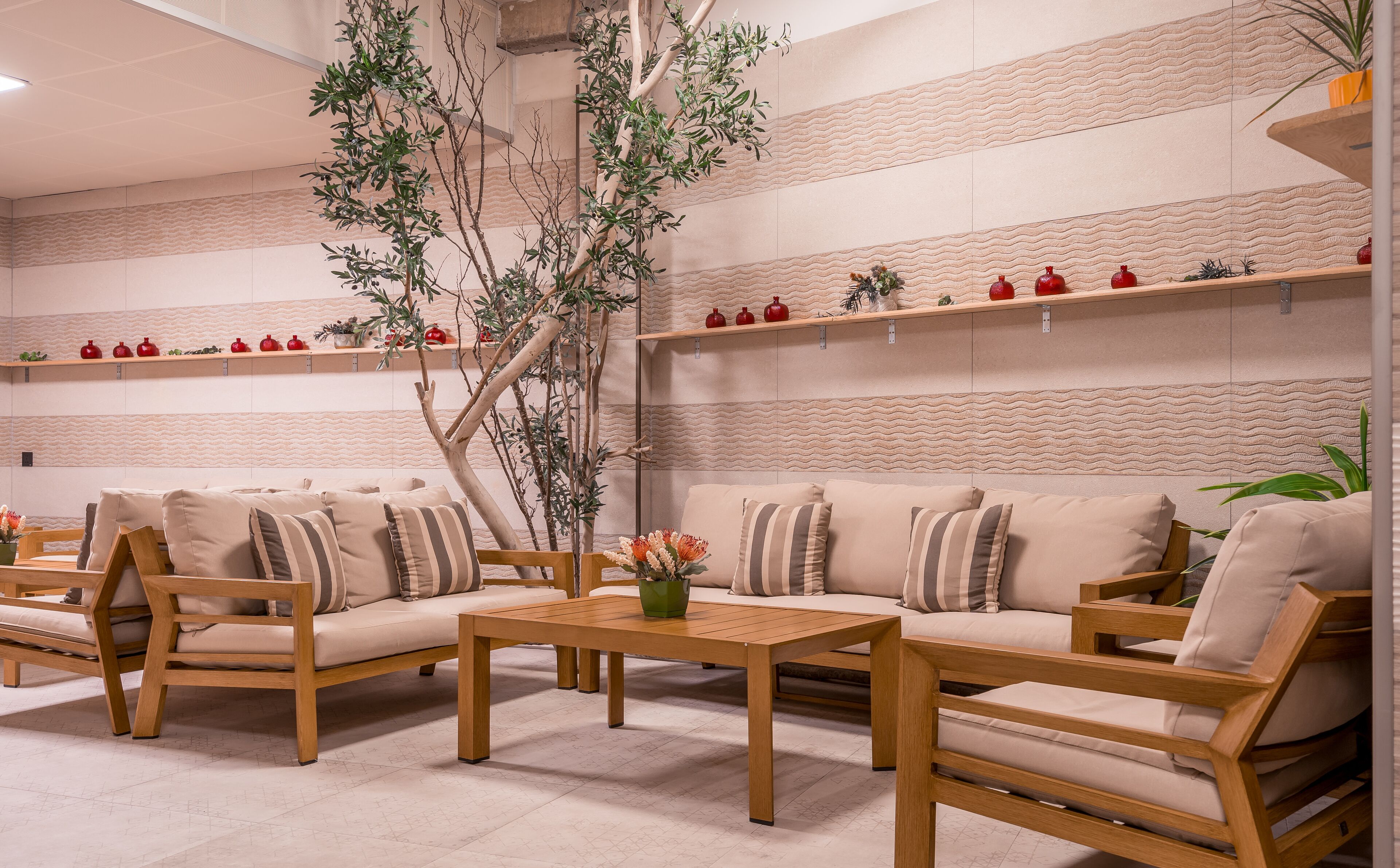 Sauna, hot tub, steam room, hot stone massages, deep-tissue massages